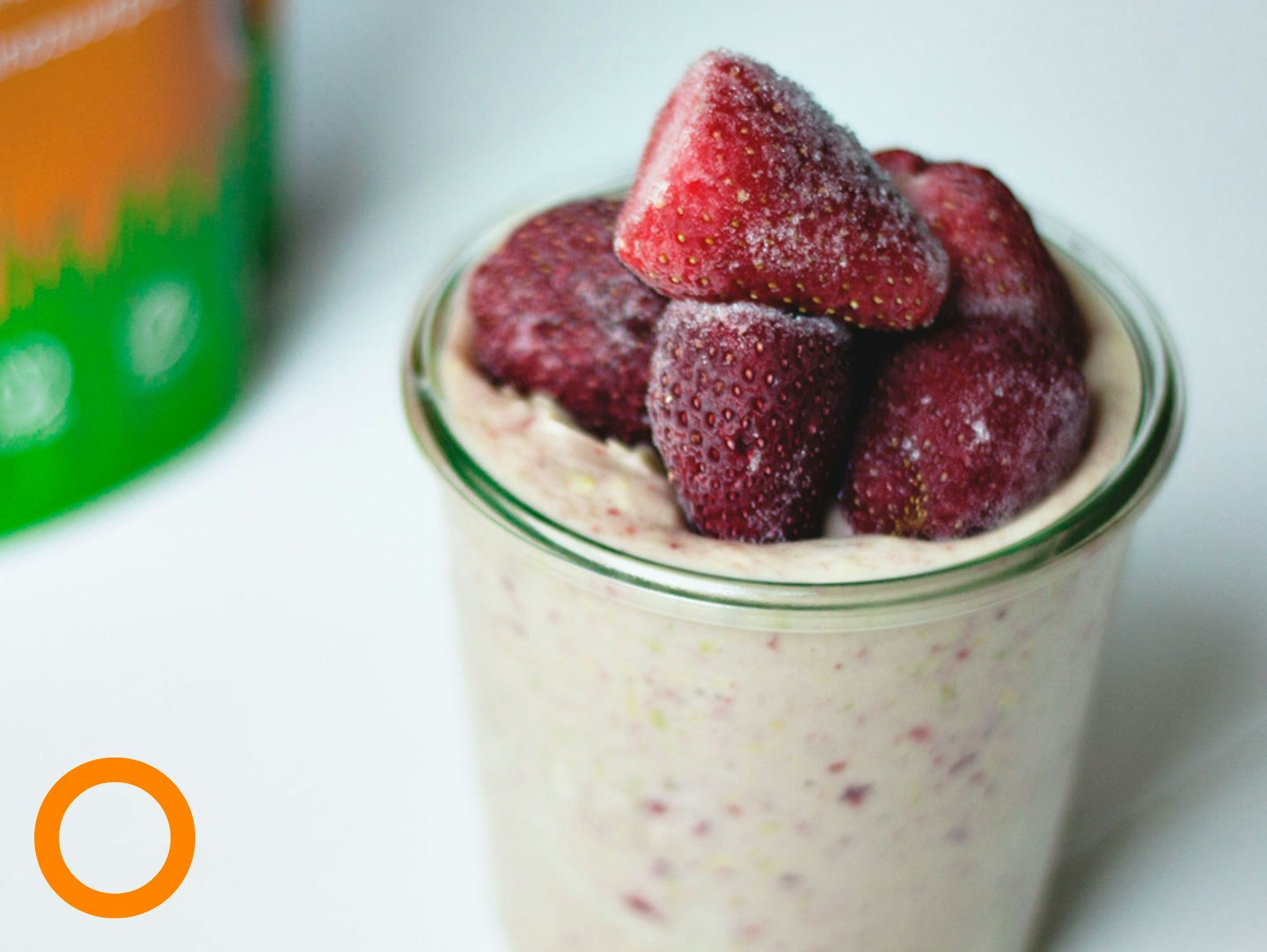 Erdbeer-Mandel-Milch-Smoothie - Orangefit®