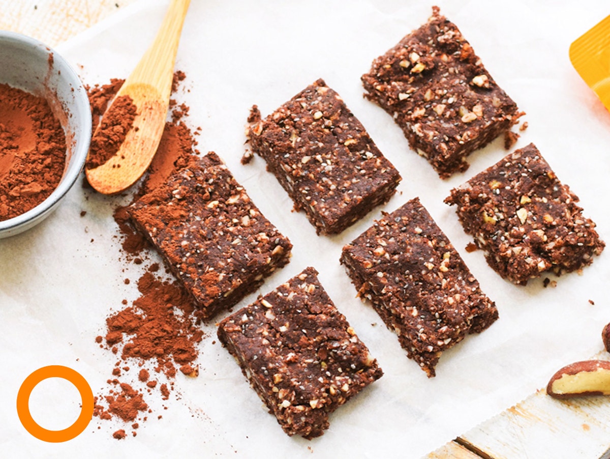 No bake chocolate protein bars - Orangefit