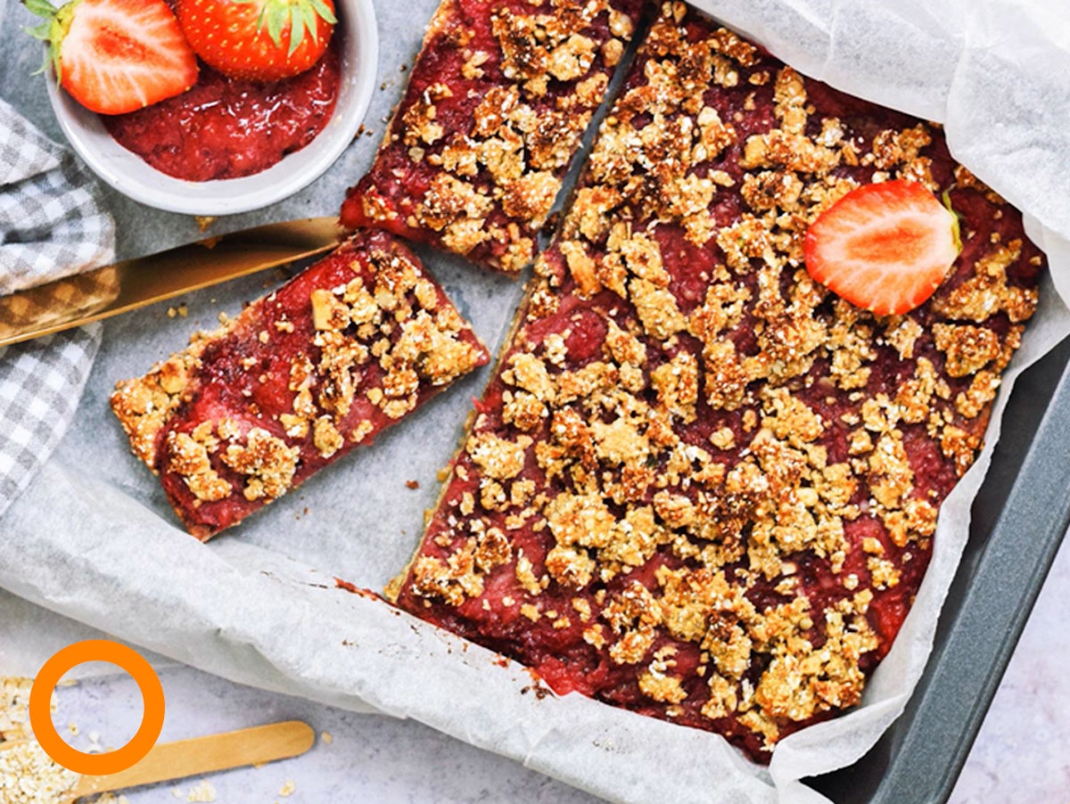 Oatmeal bars with strawberry jam