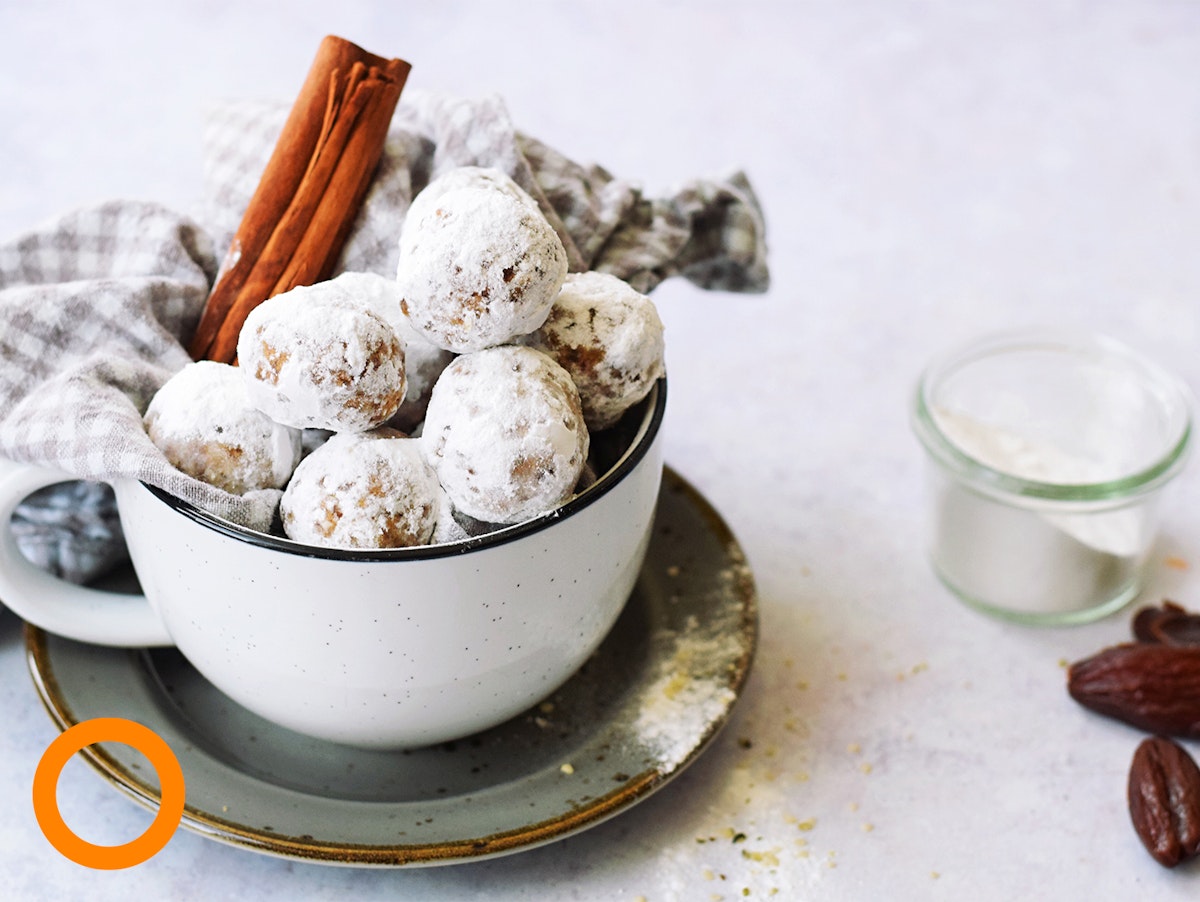 Snowball bliss balls