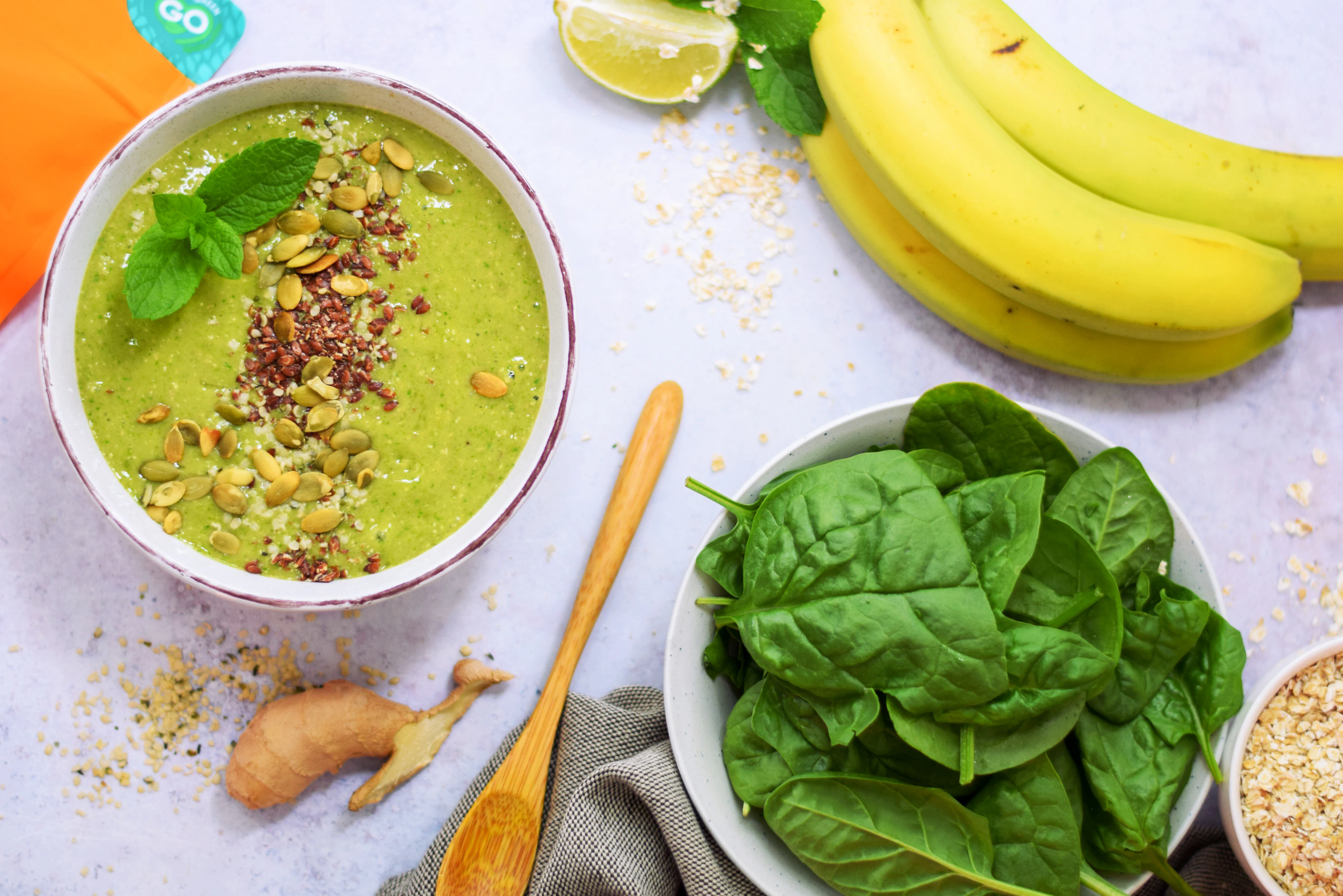 Groene ontbijt smoothie bowl