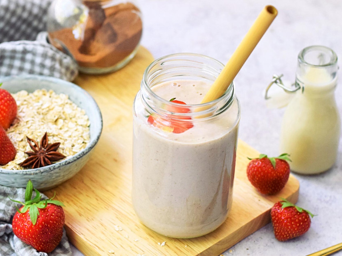 Yogurt strawberry banana smoothie