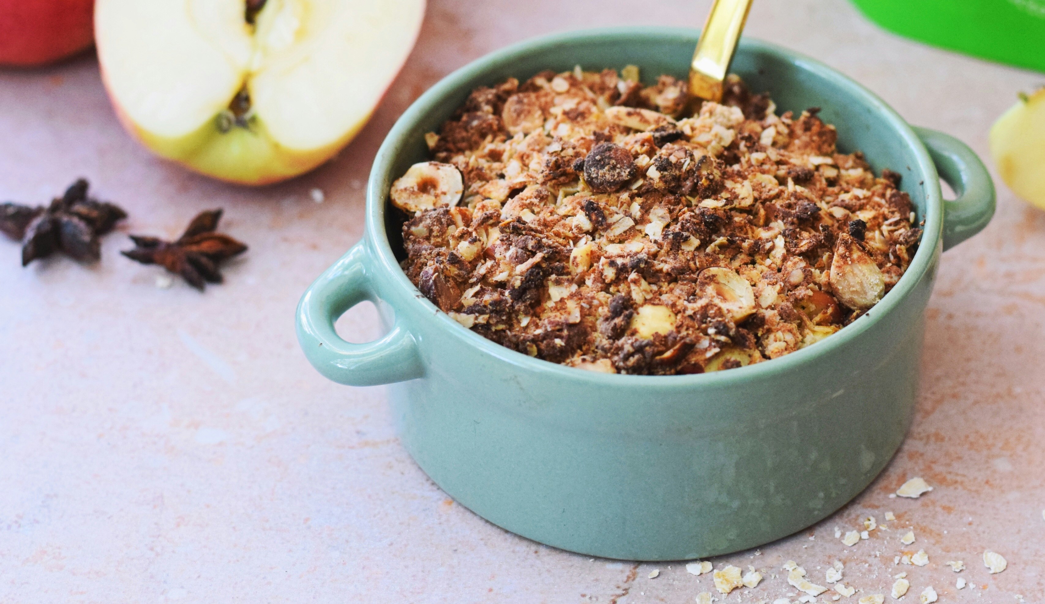 Proteinreicher warmer Apfel-Crumble