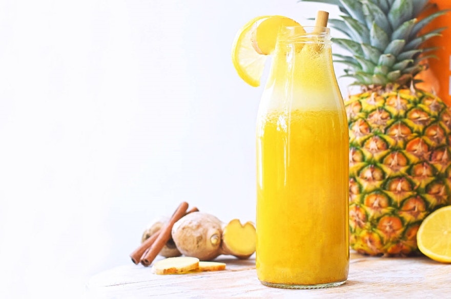 Sommerlicher tropischer Smoothie Sommerlicher tropischer Smoothie