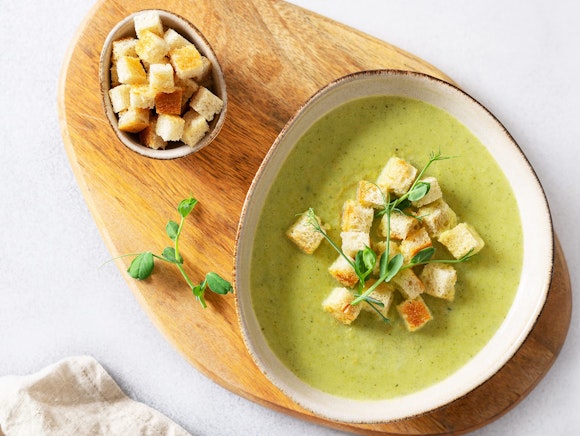 Zucchini soup with green juice