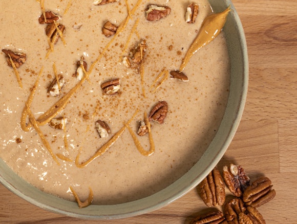 Protein Cinnamon Roll Smoothiebowl