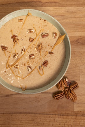 Protein Cinnamon Roll Smoothiebowl